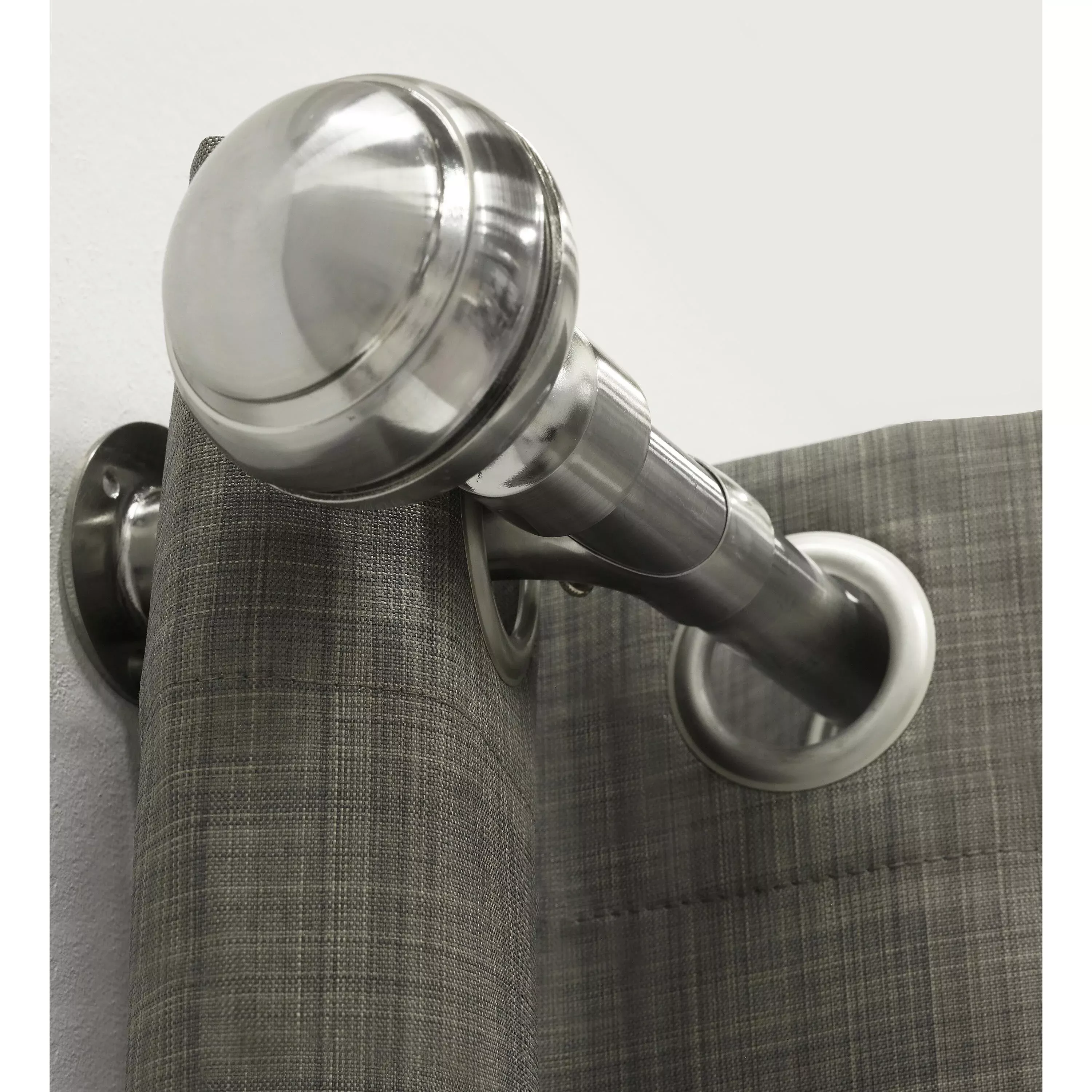 Thermaplus Blackout Adjustable Grommet Curtain Rods